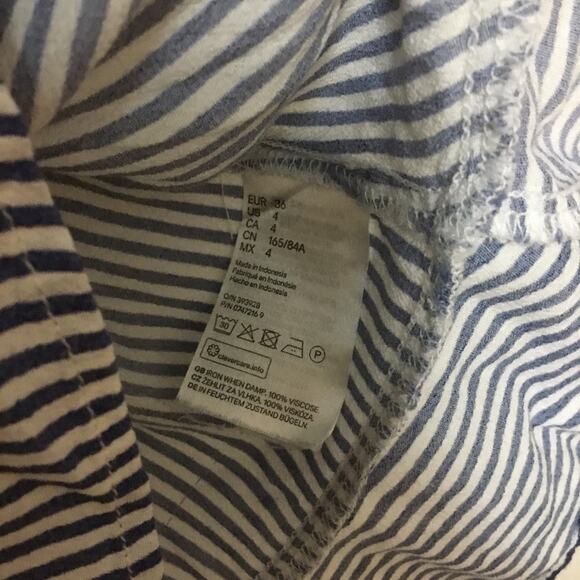 H&M Blue Striped Short Sleeve V-Neck Ruffled Top - Picture 4 of 9